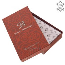 Különleges női bőr pénztárca piros színben, puha minőségi marhabőrből, melyet rendkívül nőies mintás rózsa motívum díszít.
