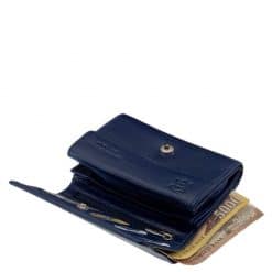 Minőségi, puha tapintású marha nappa bőrből gyártott praktikus kialakítású, kézbeillő kis méretű női bőr pénztárca kék színben.