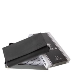 Rusztikus megjelenésű, fekete színben készült, minőségi valódi bőr, női pénztárca, amely RFID védelmet is tartalmaz, díszdobozban érkezik.