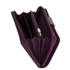 Kellemes tapintású, igazi nappa bőrből készült minőségi női bőr pénztárca lila színben, felületén dekoratív egyedi inda- és virágnyomattal. 