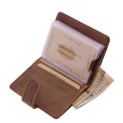 Egyedi dizájnnal rendelkező vintage stílusú valódi bőr kártyatartó barna színben, minőségi díszdobozban a GreenDeed márkacsaládtól.